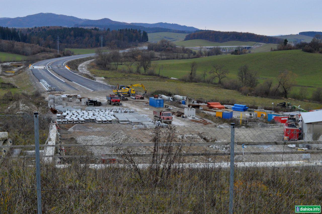 D1 pred západným portálom tunelu Zilina