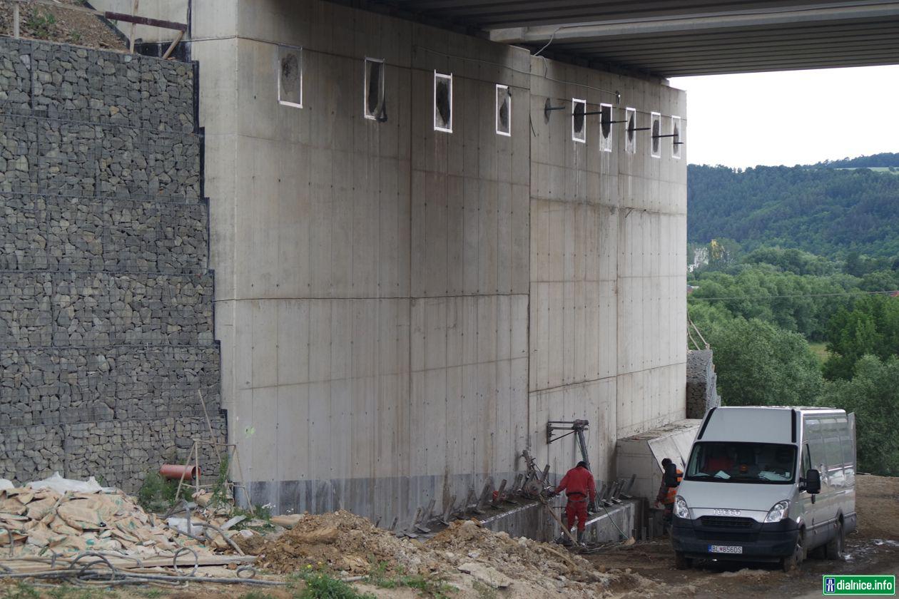 D1_Fričovce-Svinia_most nad cestou na Ondrašovce