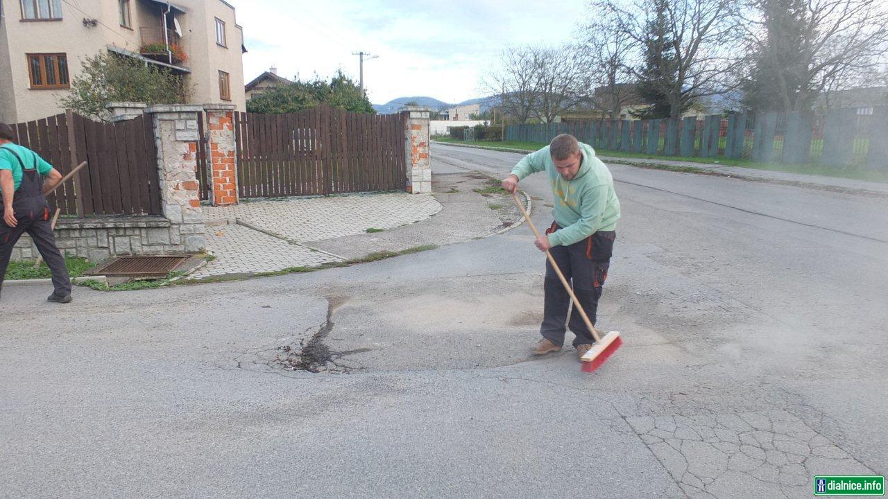 Skuska stroja na opravu vytlkov v Presove