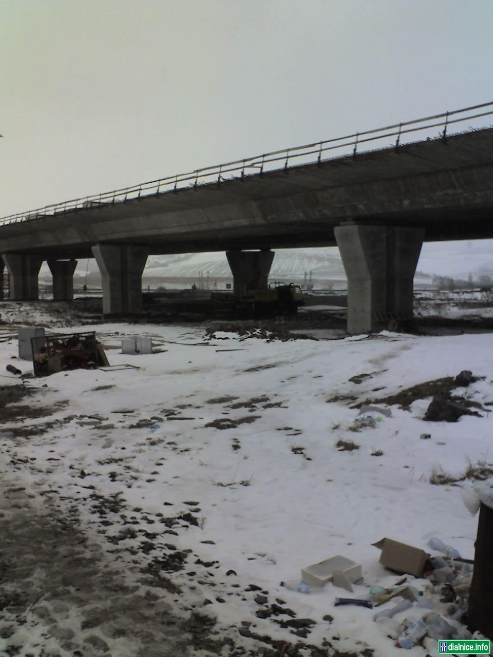 D 1 Važec - Mengusovce  -  diaľničný most pri obci Važec