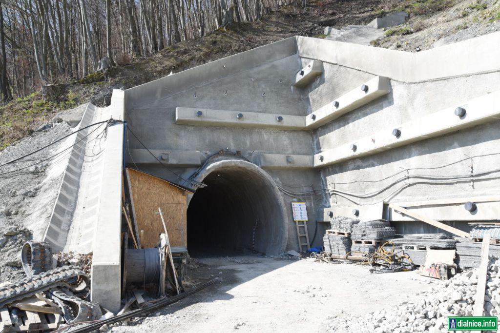 Tunel Diel VP - portál únikovej chodby tunela