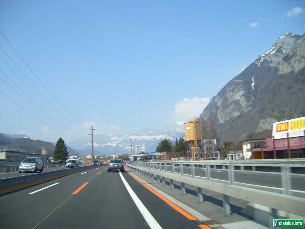 Reko Švajčiarskej A3 od križovatky s A13 smer ZH