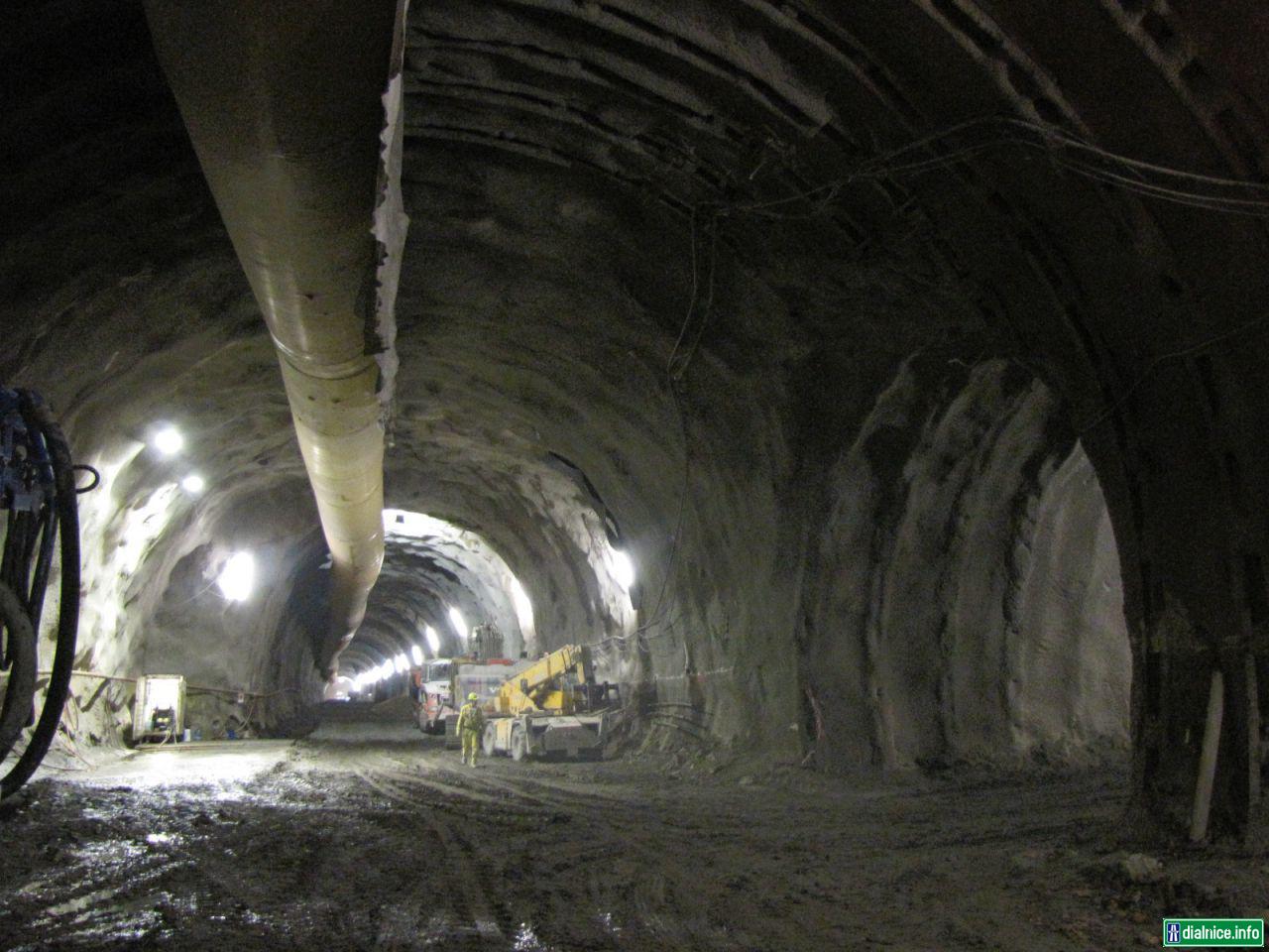 STR Západný portál, prepojovacia chodba medzi tunelovými rúrami
