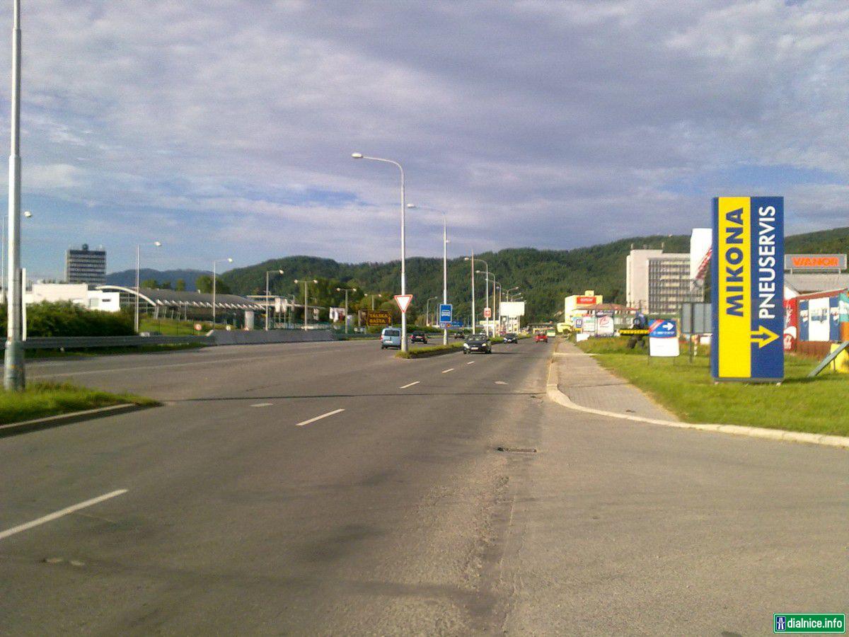 Vjazd na R1 (smer Ružomberok, Brezno) od Zvolenskej cesty pri AAA auto
