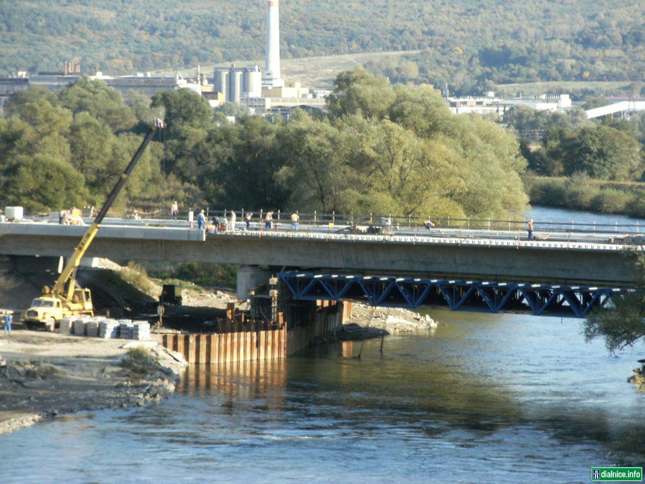 R1 most pri Lovči.