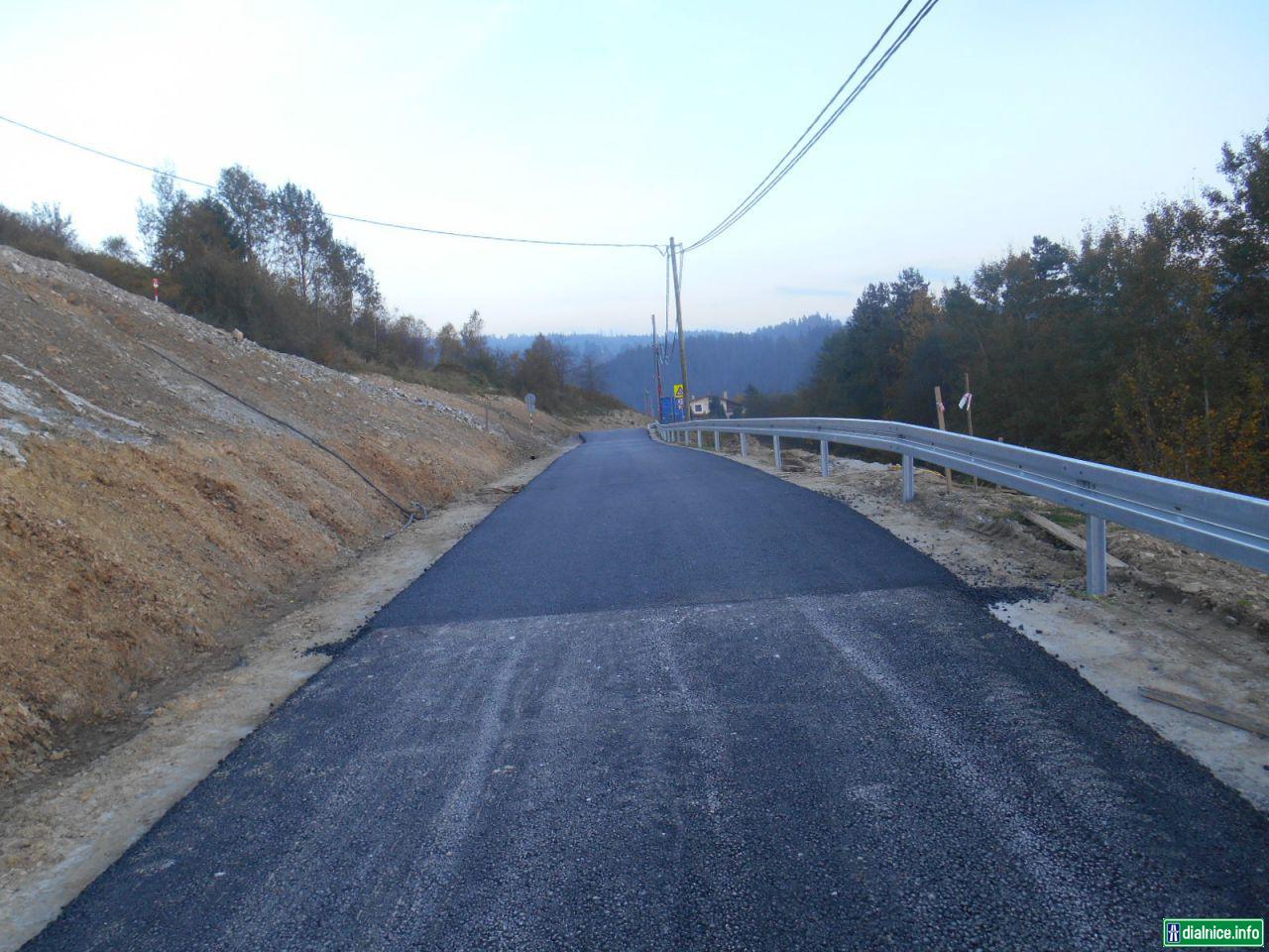 Prístupová cesta ku mostu Markov zasfaltovaná
