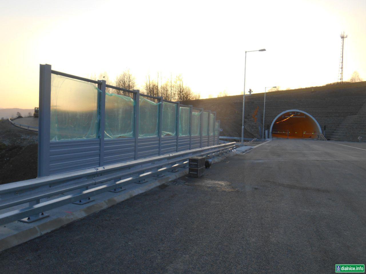 Východný portál tunela Svrčinovec a most 238-00