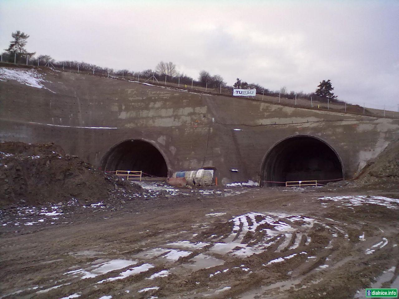 Tunel Šibeník.Východný portál.