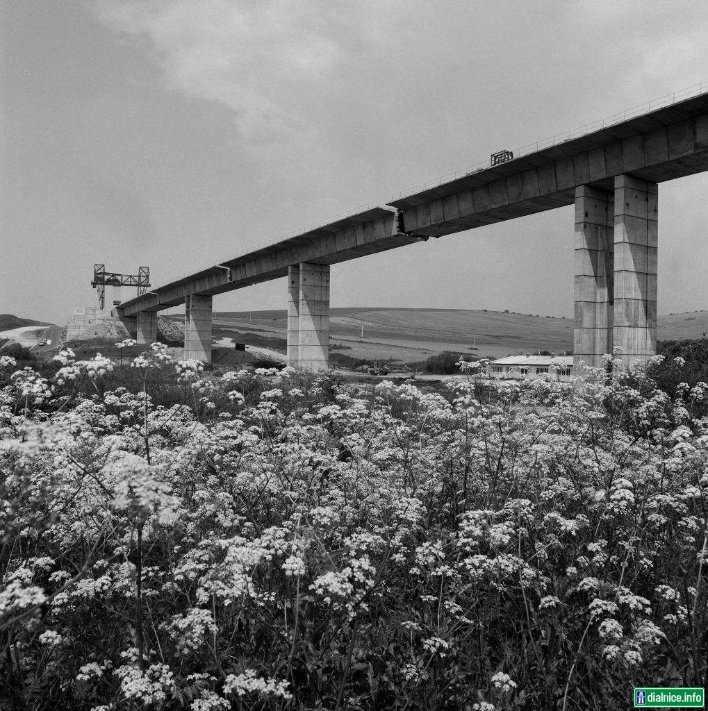 Diaľničný viadukt pri Hybiach