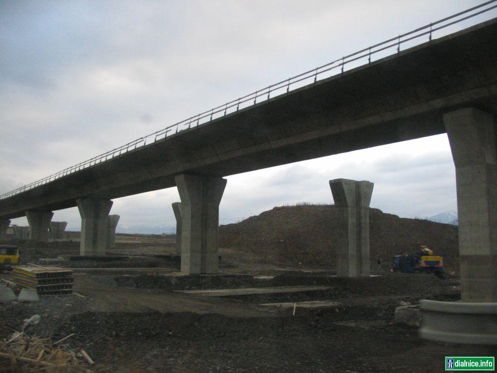 Most na začátku úseku