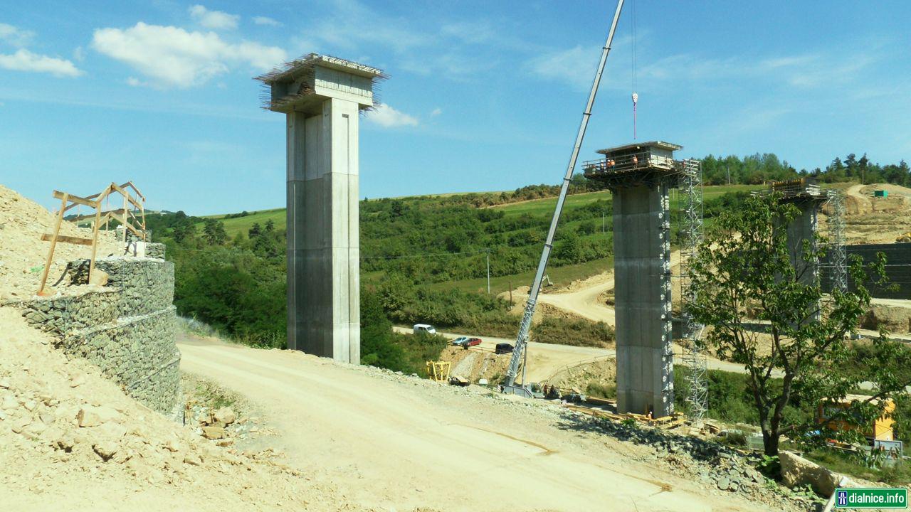 Premostenie údolia za obcou Hendrichovce nad cesou na Štefanovce