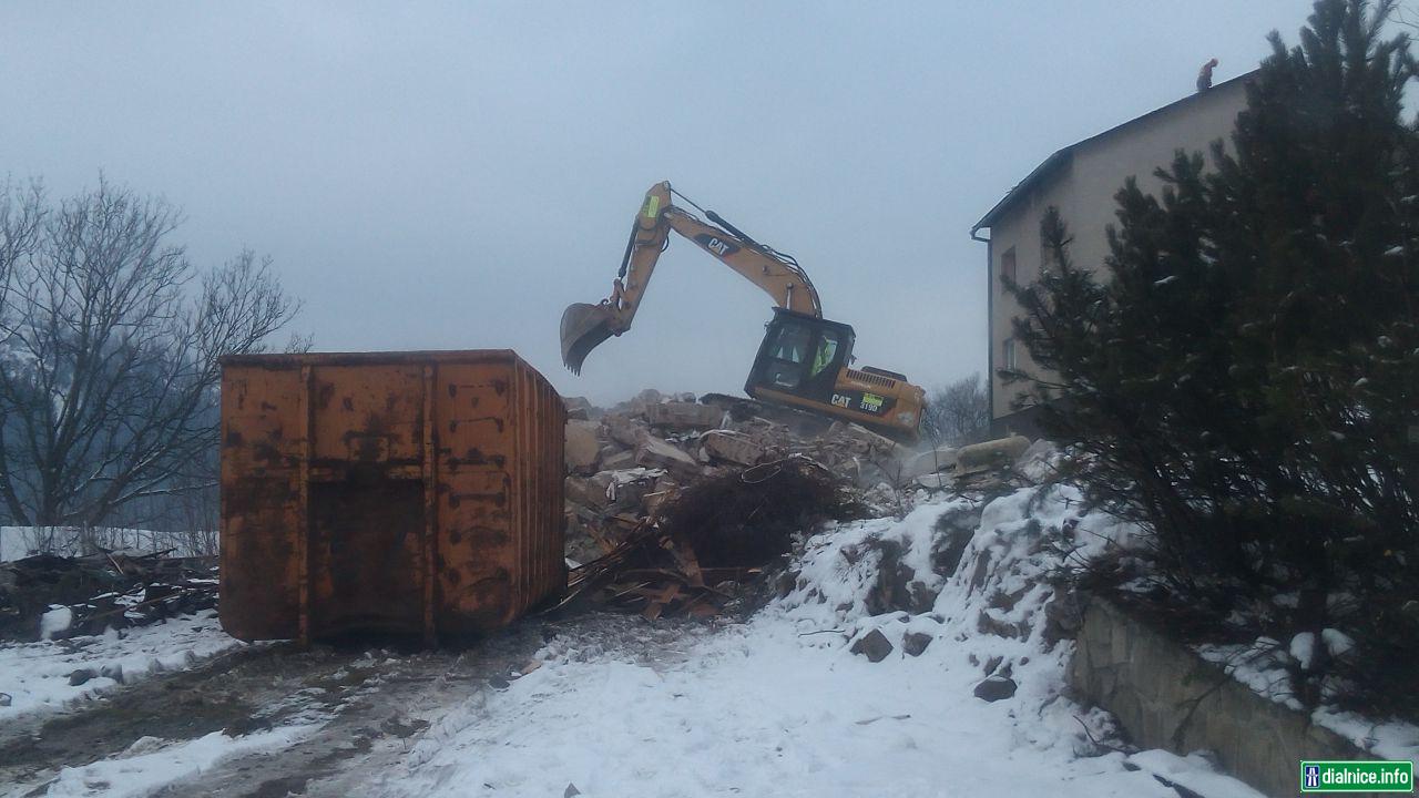 Trasa dialnice a objekty na demolaciu