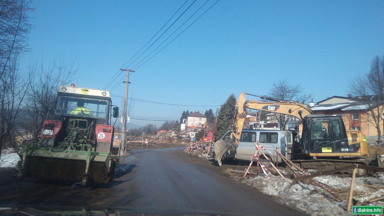 Trasa diaľnice a objekty na demoláciu