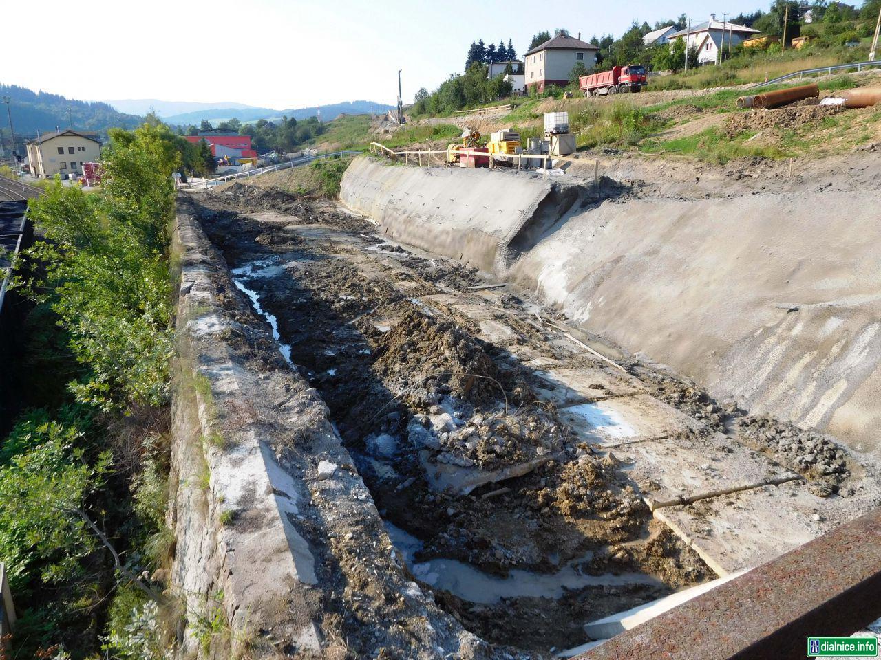 nad železnicou