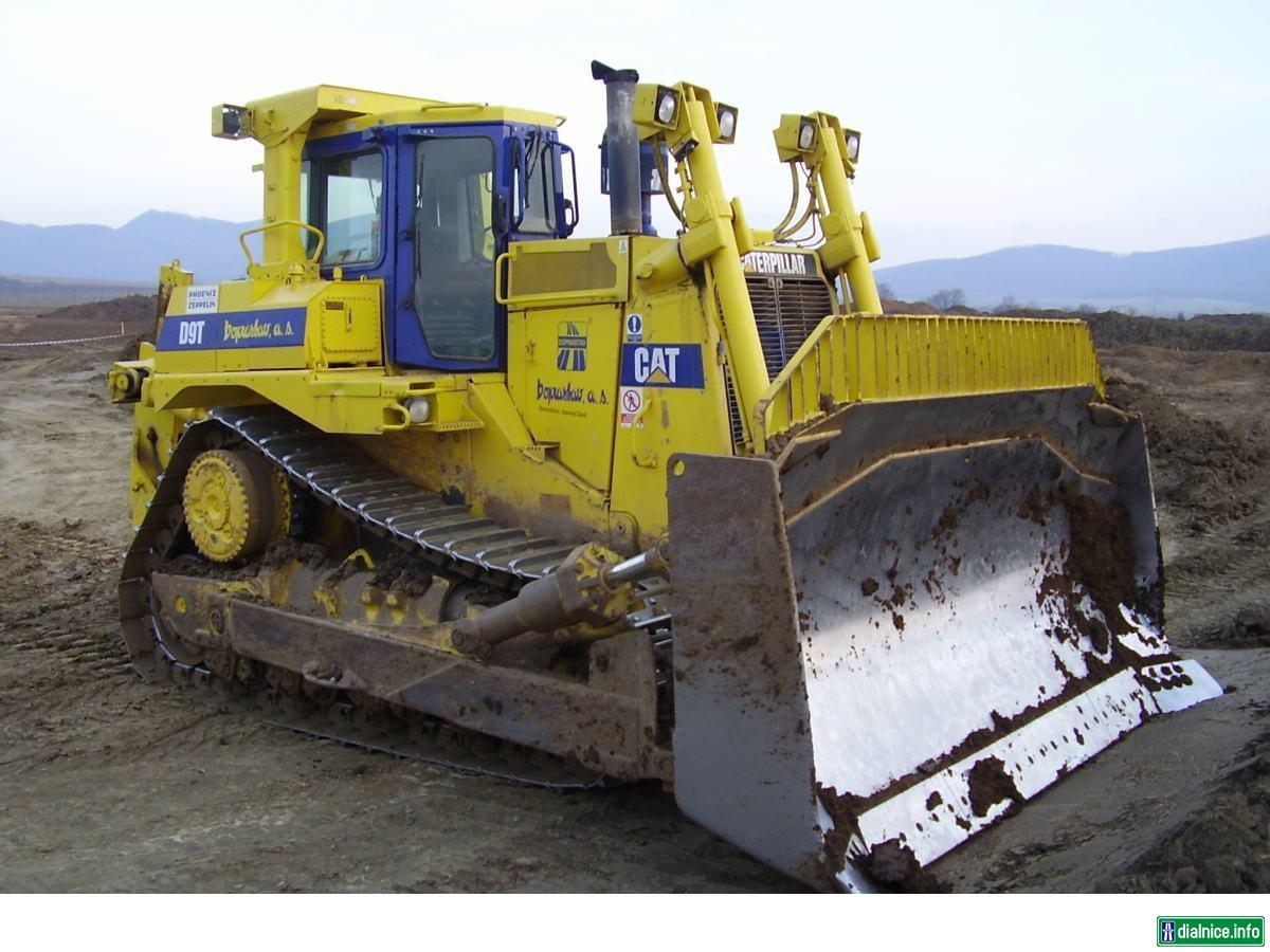 Dozér Caterpillar D9T firmy Doprastav,a.s.