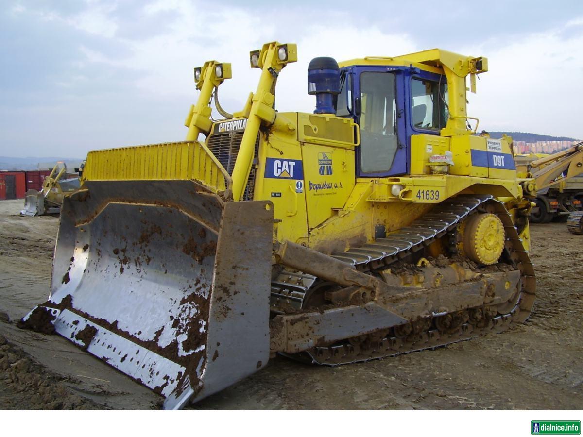 Dozér Caterpillar D9T firmy Doprastav,a.s.