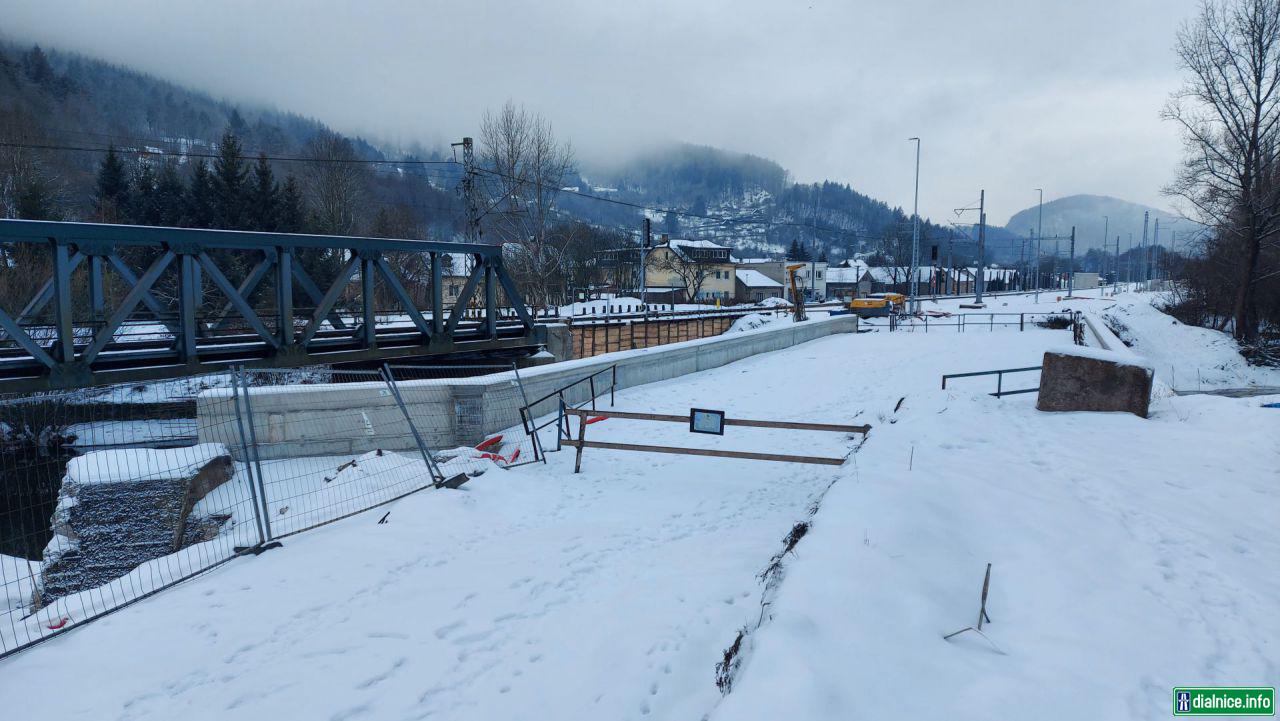 29.12.21 - vpravo prestavba mosta na cestný, vľavo rekonštrukcia žel. mostov