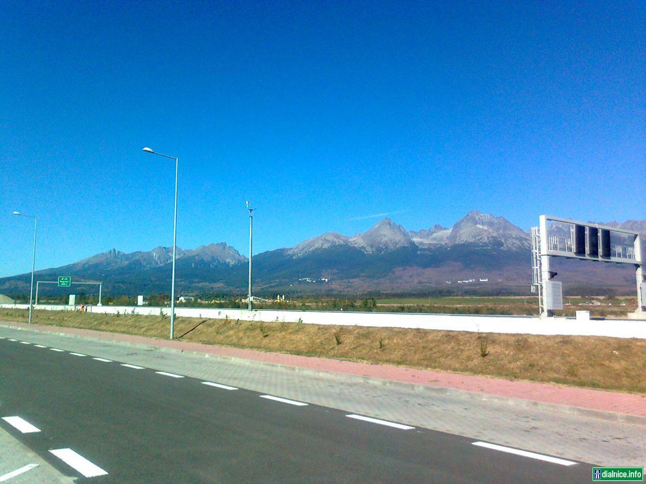pohľad na Vysoké Tatry z odpočívadla Batizovce smer PP